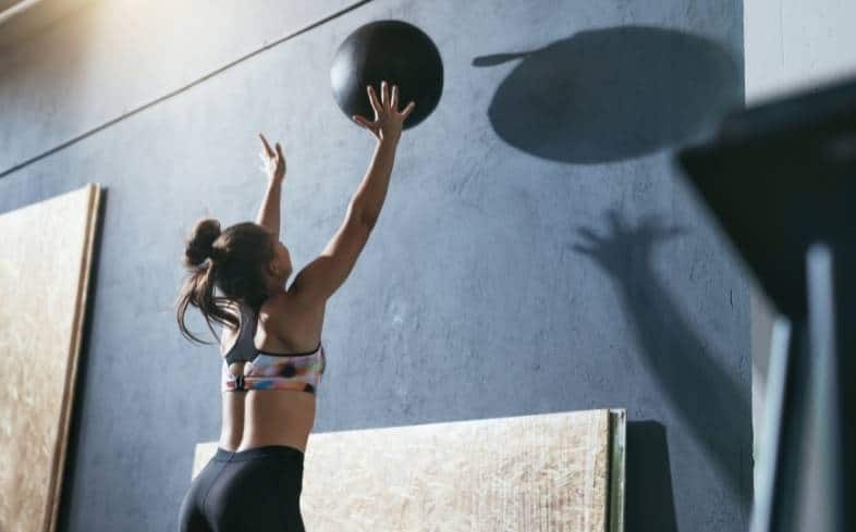 Wall balls: equipment, how-to, tips, common mistakes, pros & cons, programming considerations