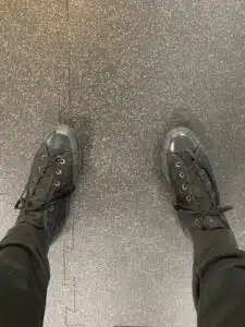 where should your toes point when squatting