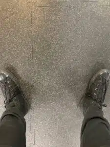 where should your toes point when squatting
