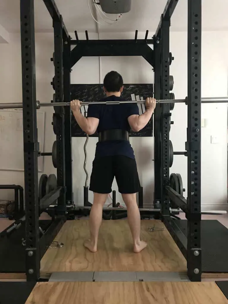 wearing a belt for squat and deadlifts