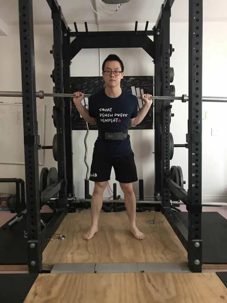 wearing a belt for squat and deadlifts