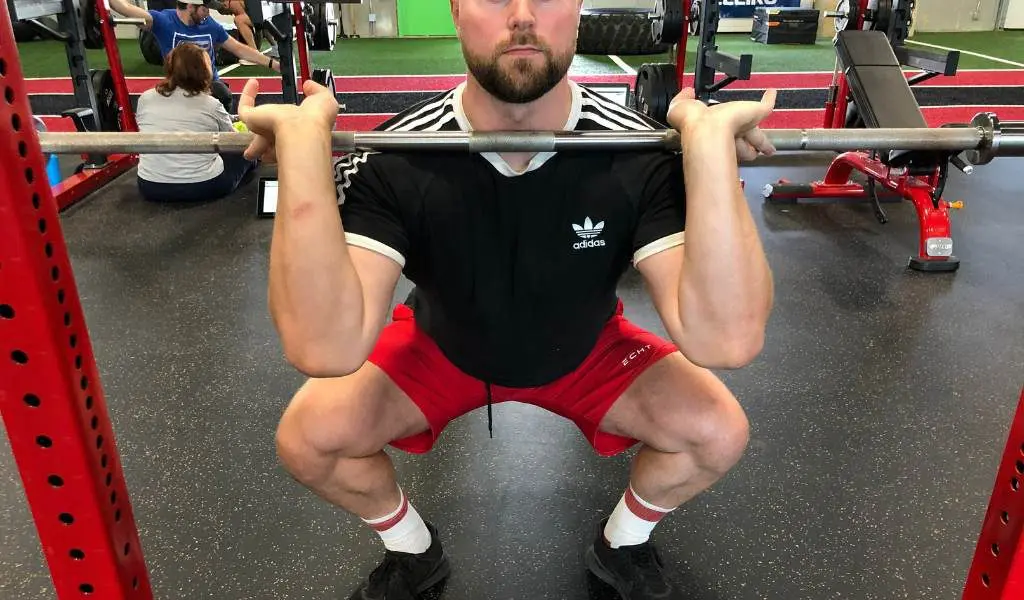 knees tracking over toes
