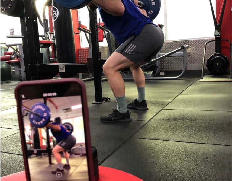 Showing visual feedback for bar path while squatting