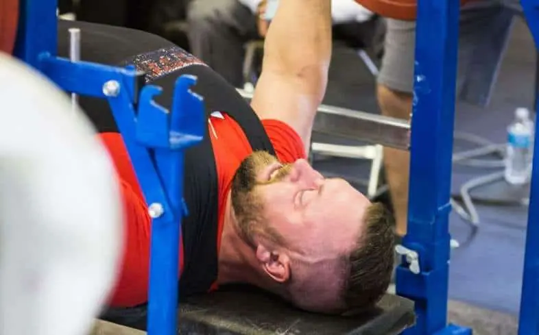 differences between powerlifting vs. bodybuilding bench press