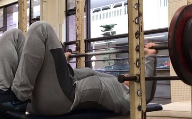Bench press with legs up