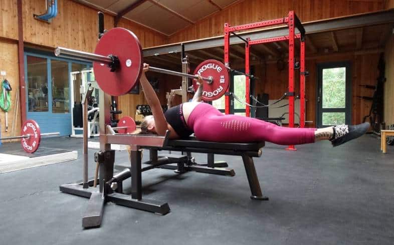 Benching with best sale legs up