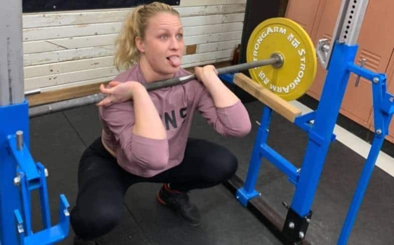 How to Relieve Shoulder and Collarbone Pain During Front Squats