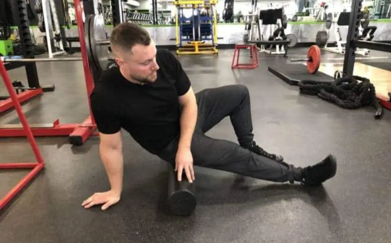 Powerlifters must warm up before training and competitions. Photo by Powerlifting Technique.