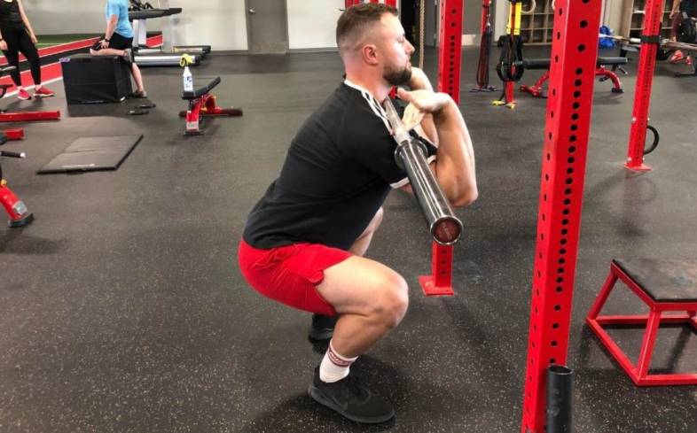 the head and neck position are important when it comes to front squats