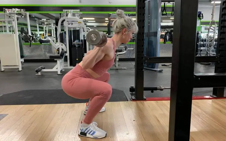 not using your glutes in squat