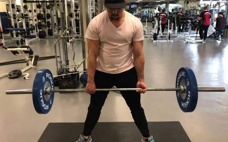 should you switch to the sumo deadlift to prevent low back injury