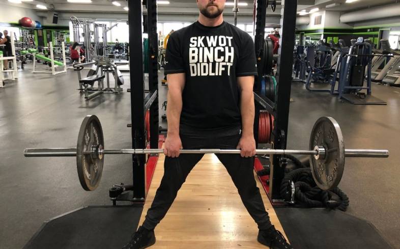 SUMO DEADLIFT (TERRA SUMÔ) + STIFF EM SUPER-SET