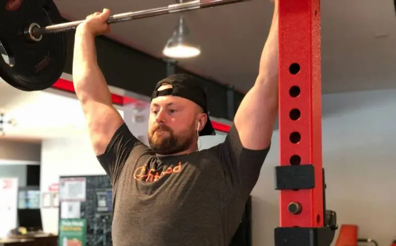 how to structure your program when cutting for powerlifting