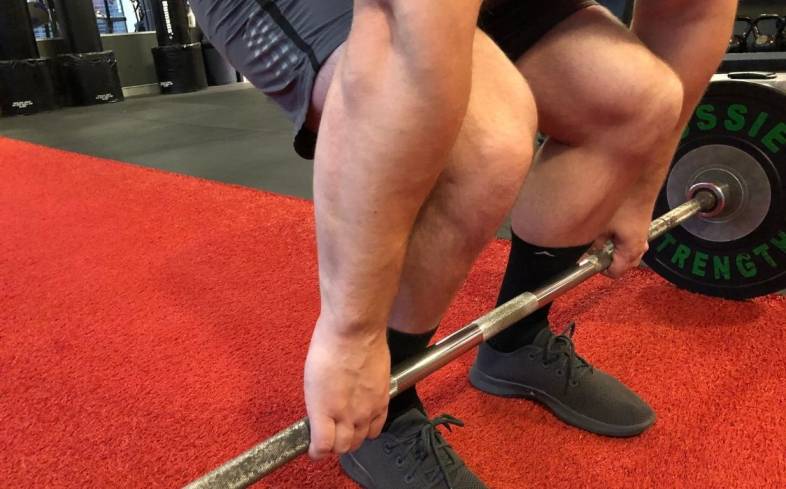 tips to deadlift with flat feet