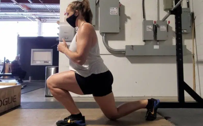 knee tracking forwards and upright torso