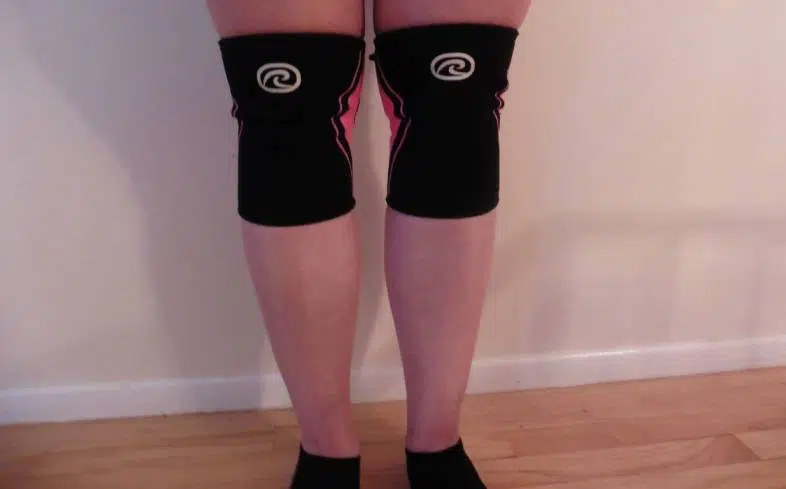 rehband knee sleeves contoured to the shape of the knee which rovides a more even amount of compression and helps them stay in place