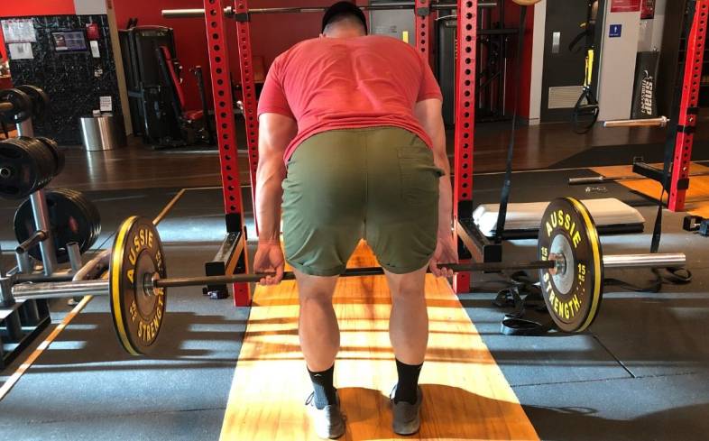 we should deadlift without a belt when we are lifting submaximal weights and there is a lower risk of our spine deviating from its neutral position