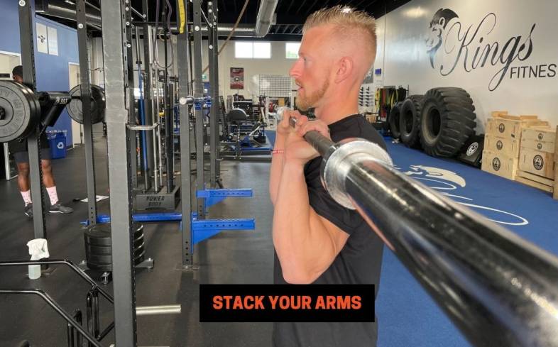 overhead press cue 1 - stack your arms