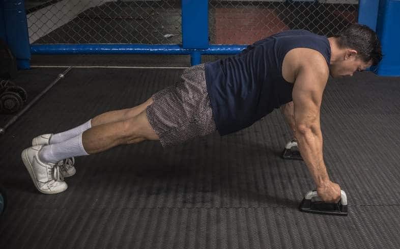 8 benefits to doing push-ups with handles