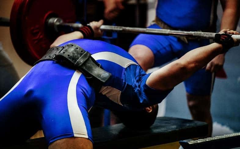How tight should a lifting belt be for bench press?