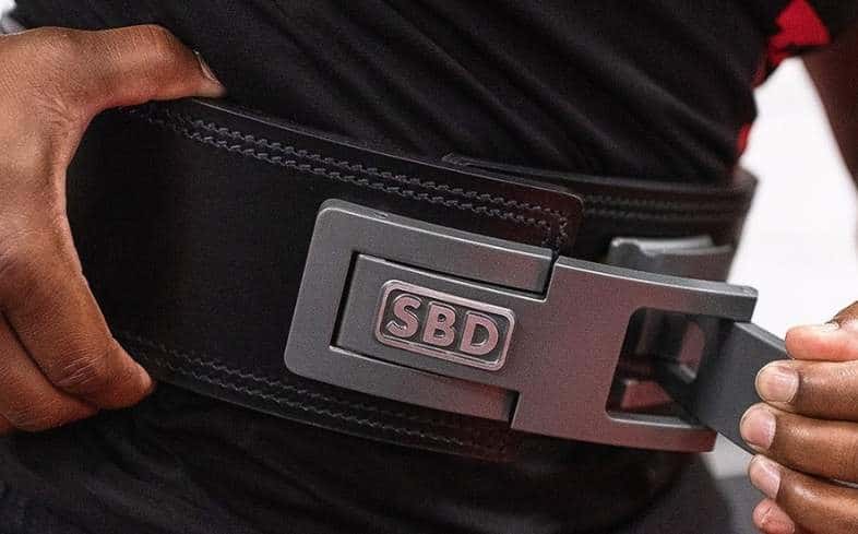 How to put on a lever belt?