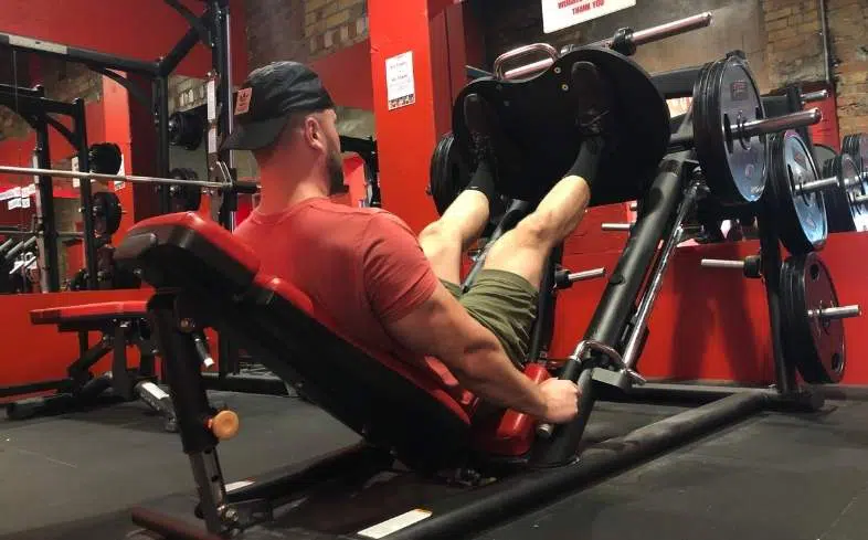 A professional powerlifter shows how to do leg press.