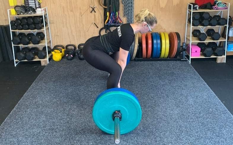 Deadlift Does Not Thicken Your Waist - 3 Reasons Women Need to Deadlift -  GymGuider.com