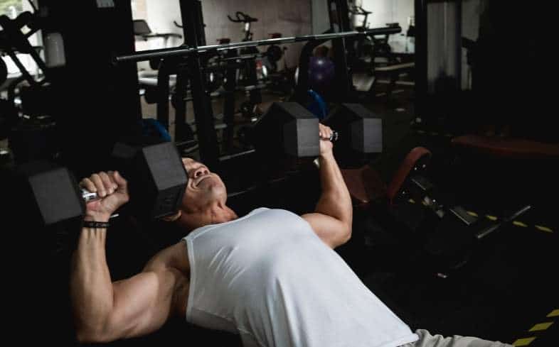 tips for performing the dumbbell bench press