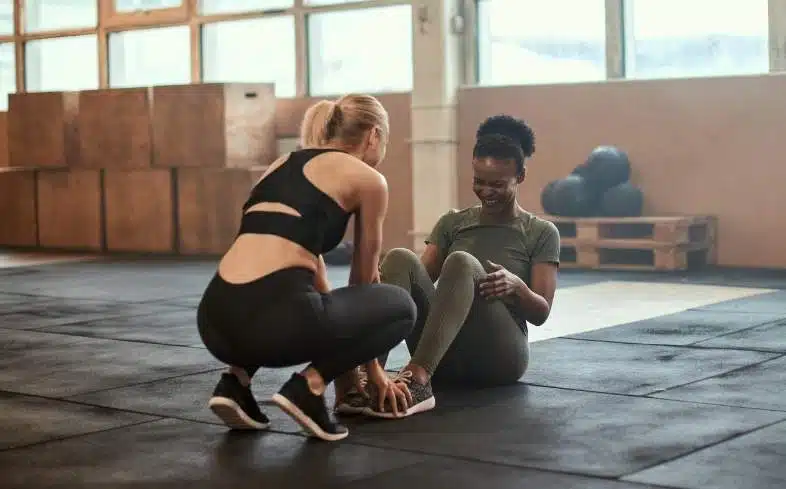 doing sit-up with feet anchored
