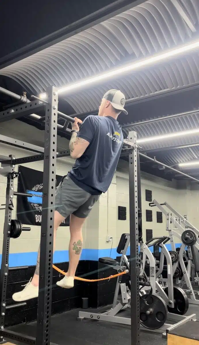 chin up are one of the best bodyweight bicep exercises taken by Jake Woodruff