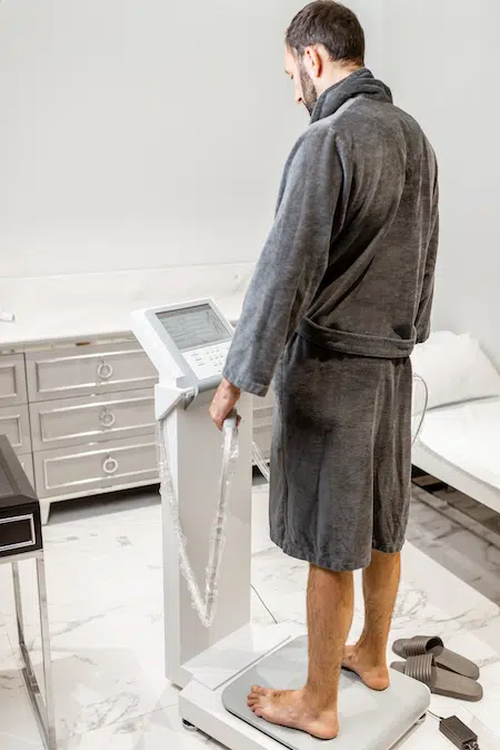 Man-during-inbody-test-at-spa-2021-08-31-13-58-15-utc