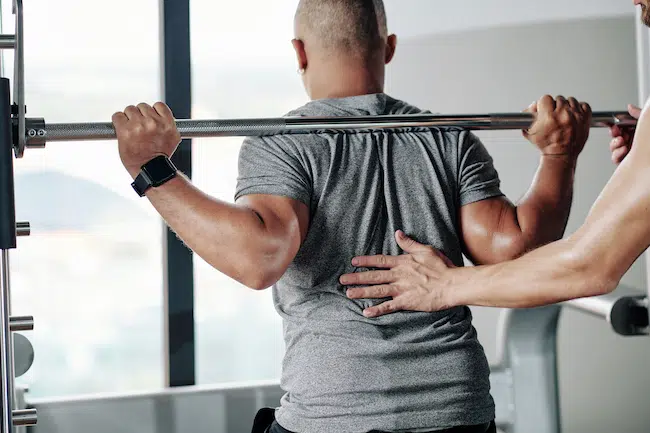Doing-squats-with-barbell-2021-08-29-18-02-28-utc