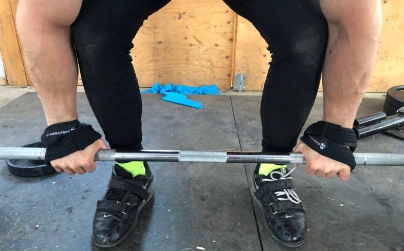 what to look for in a deadlift bar