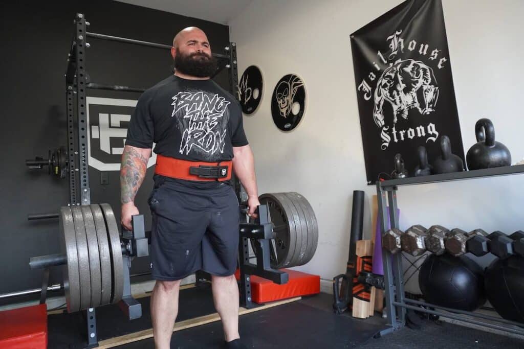 Compare this to the Iron Bull Strength lever lifting belt.