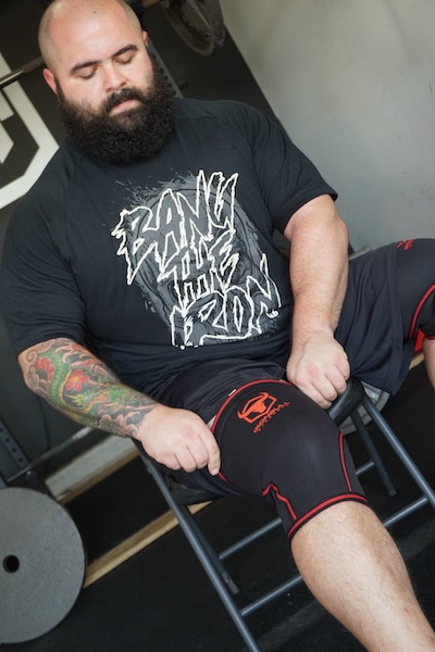 iron-bull-strength-knee-sleeves-1