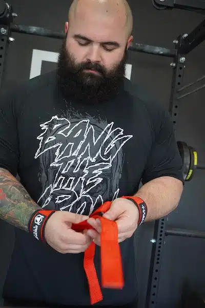 iron-bull-strength-lifting-straps on hands