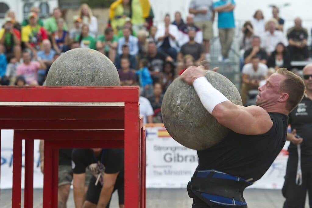 strongman-lifting-atlas-stones-gibraltar-competition