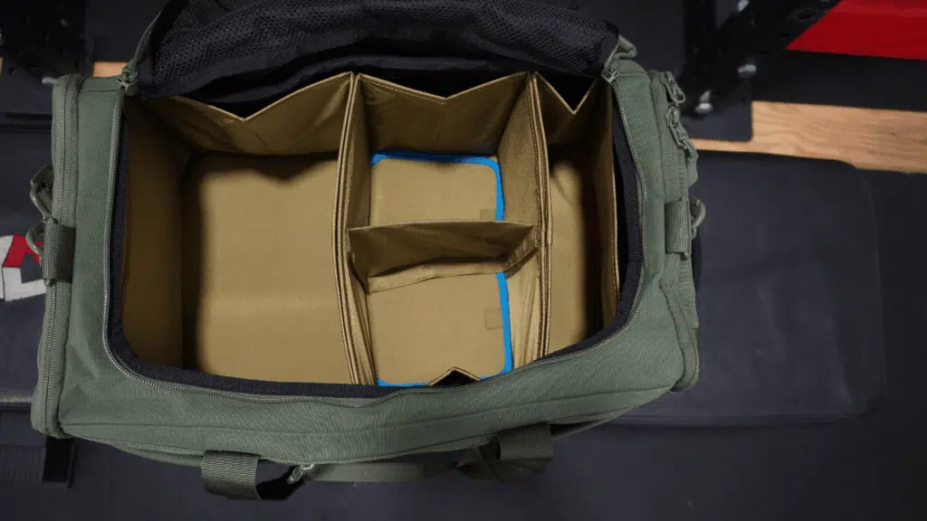 This powerlifting bag has an optional organizer to keep things separated. Good for keeping gear apart from protein powder or electronics.